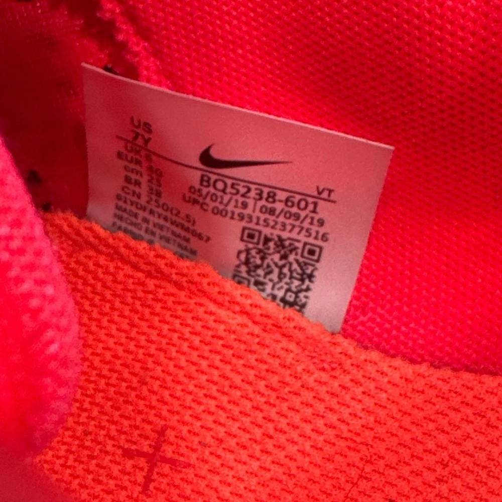 Nike Air Bright Pink Athletic Gym Shoes VaporMax Flyknit 3  Flash Crimson/Black - Picture 7 of 7